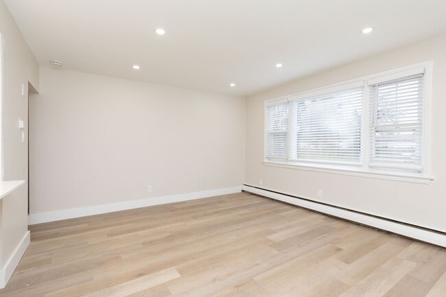 Photo - Rose Garden Apartments