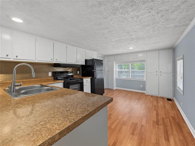 Photo - 3542 Shoreland Dr