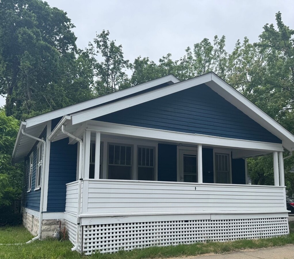 Photo - 107 E Grimes Ln