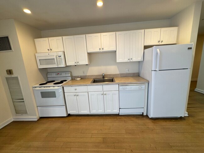 Photo - 41 Boylston St Unidad 405