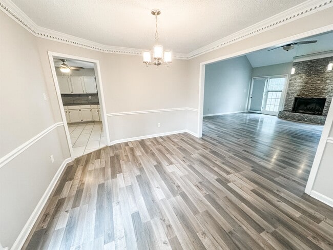 Photo - 3945 Windyke Dr