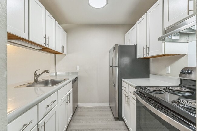 Photo - Pine Creek Apartments