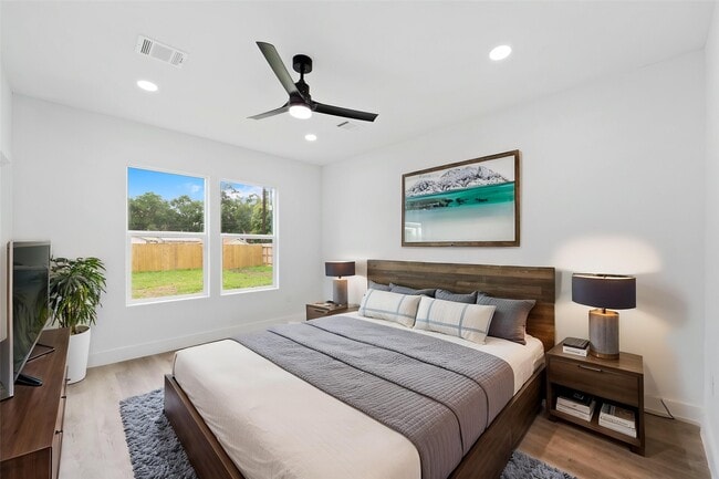 Photo - 821 Empire St