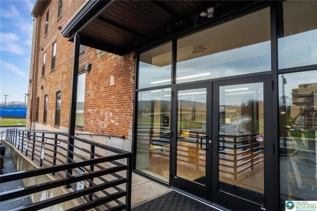 Photo - 107 Hamilton St Unit Residence 2