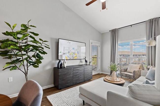 Building Photo - Summit