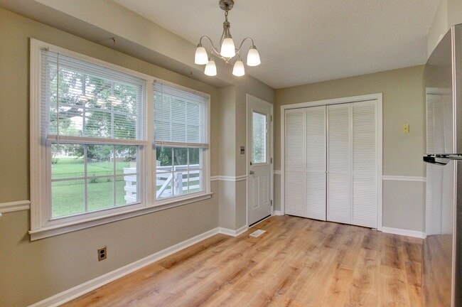 Photo - Charming Home With Spacious Living Room and Eat In Kitchen