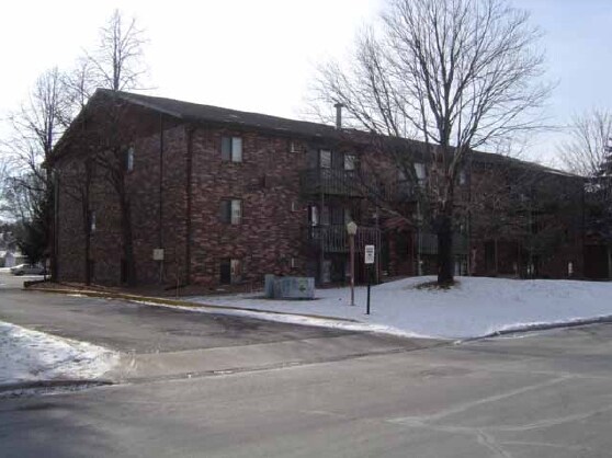 Building C Photo - The Village Green Apartments