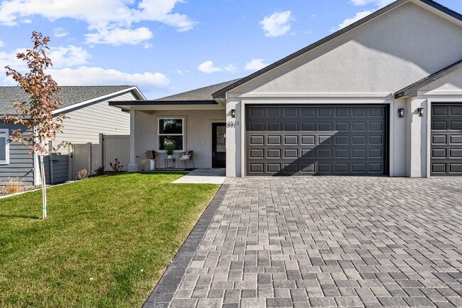 Building Photo - West Valley Luxury Townhome