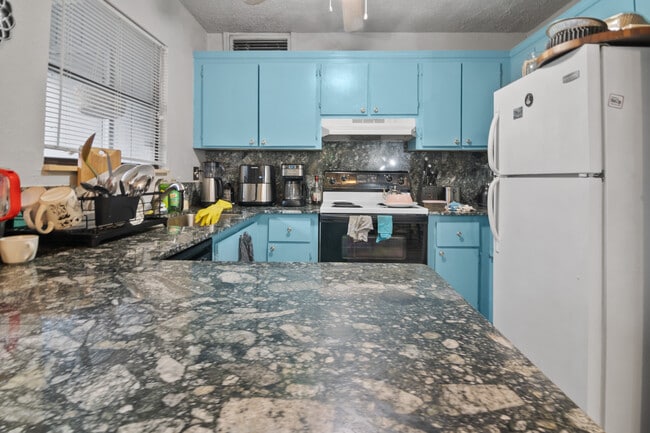 Photo - 2811 SW Archer Rd Unidad O123