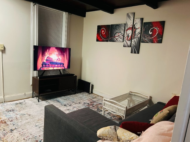 Building Photo - 107 N Port St