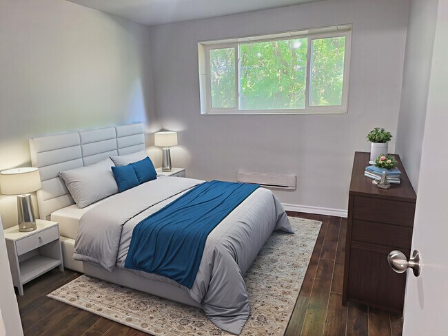 Photo - Queens Court Apartments