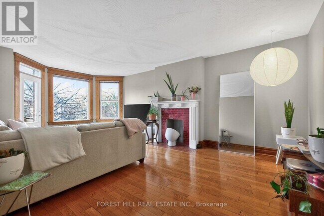 Photo - 416 Palmerston Blvd