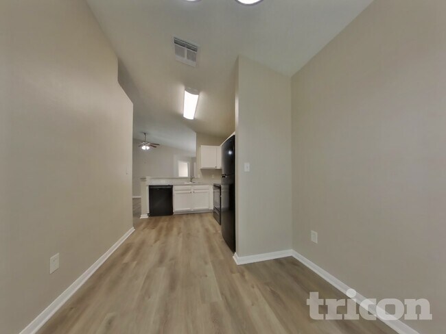 Photo - 3254 Kelling St