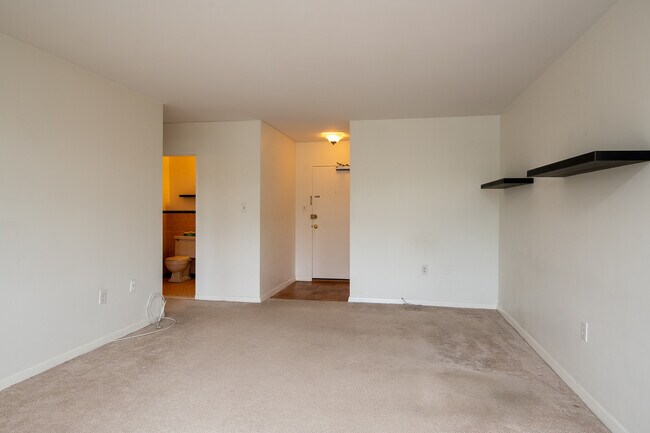 Photo - 3000 Spout Run Pkwy Unit D410