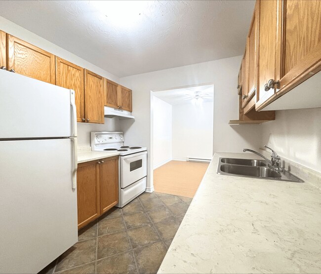 Photo - 100 Archibald Place