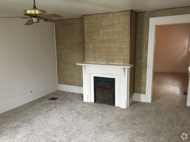 Building Photo - 1208 Gomber Ave Rental