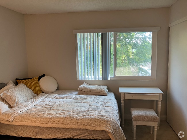 Building Photo - 8882 Heil Ave Unit 8 Rental