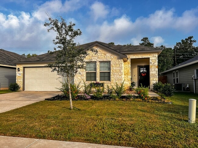 Building Photo - 310 Comal Dr Rental