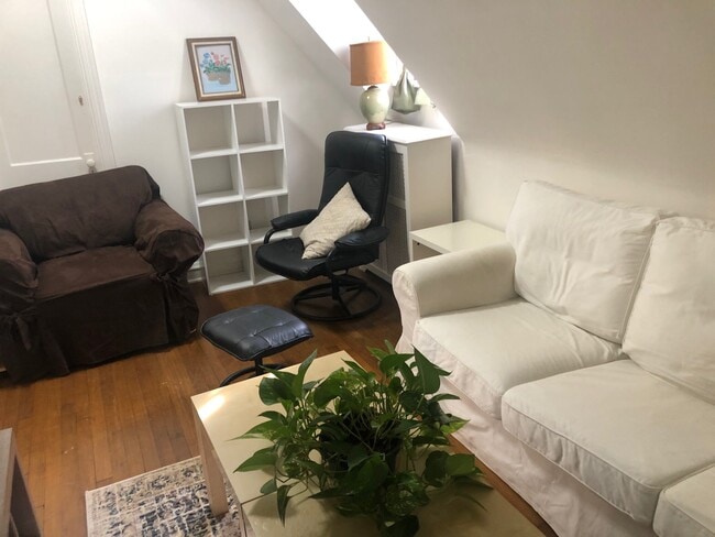 Photo - 2879 Ludlow Rd Unit 3