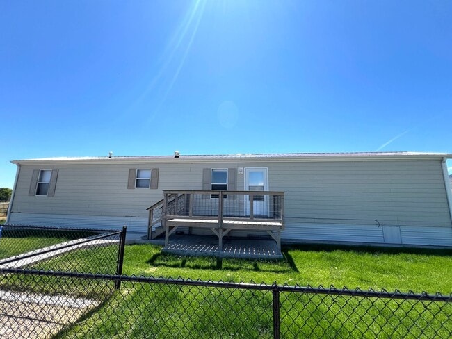Building Photo - Pet Friendly 3 Bed 2 Bath Trailer with Air... Rental