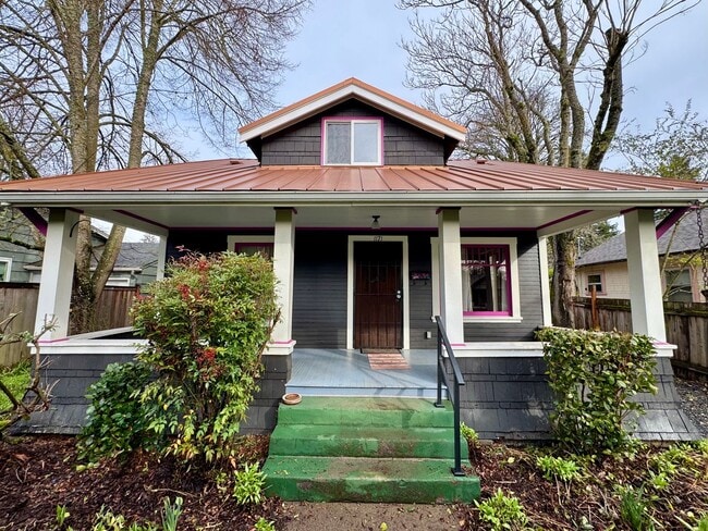 Building Photo - Beautiful 4 Bedroom, 2 Bath with Bonus Room in the Whiteaker Neighborhood!