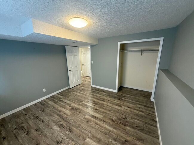 Photo - 9609-9672 72 Ave