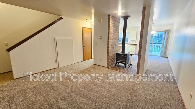 Building Photo - 1334 NE Jasmine Ln