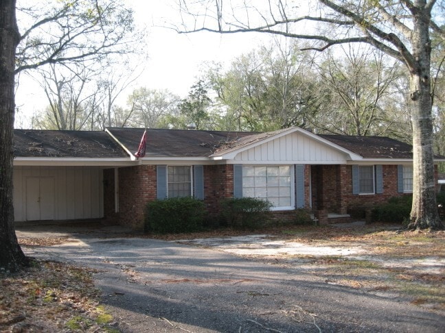 Building Photo - 3/2 near Mims Park