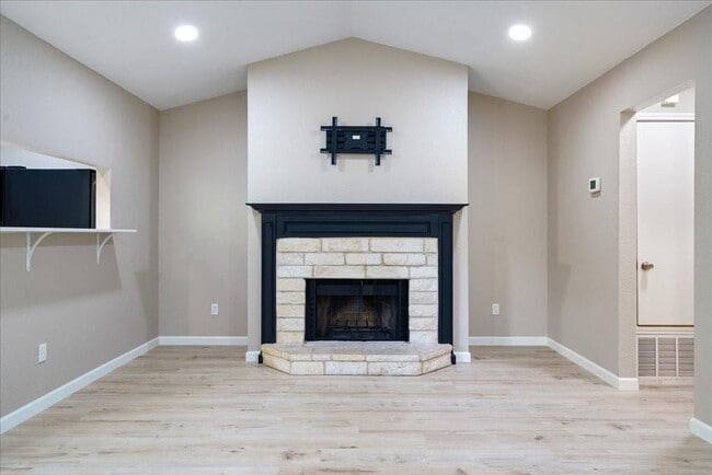 Photo - 13300 Cowdray Park