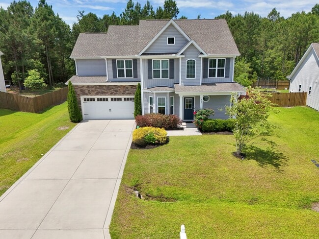 Photo - 4 bedroom 2.5 bathroom home close to beaches, shopping, and Marine Corps Bases.