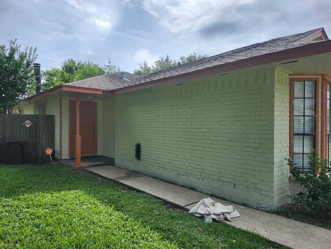 Photo - 18119 Twin Creek Dr
