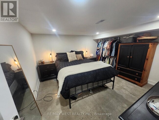 Photo - 967 Dovercourt Rd