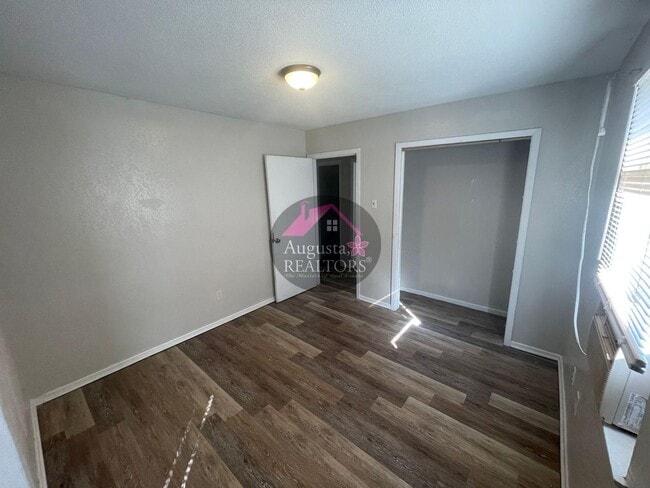 Photo - Affordable 3 or 4 bedroom home!!