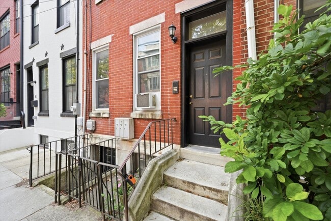 Building Photo - 620 Catharine St Unit 1