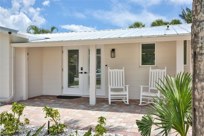 211 Island Cir
