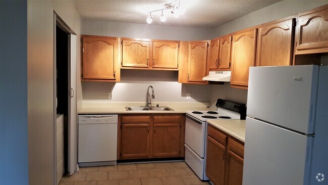 Building Photo - 4 bedroom/2 bath Available soon! Unit 1542 J Rental