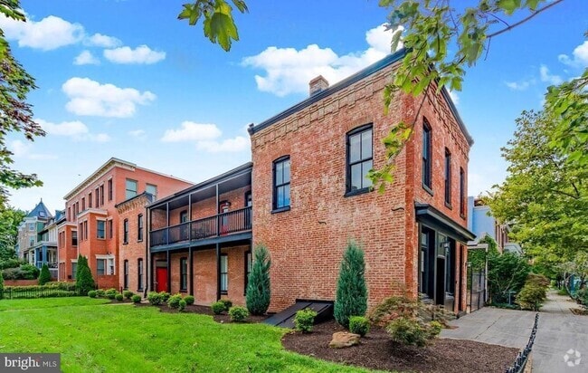 Building Photo - 1133 D St NE Rental