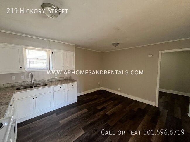 Photo - 219 Hickory St