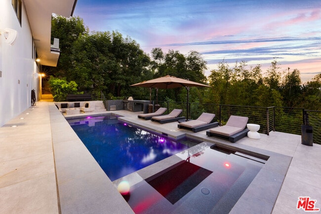 7317 Caverna Dr