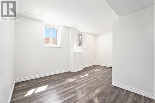 Photo - 33 Majestic Dr