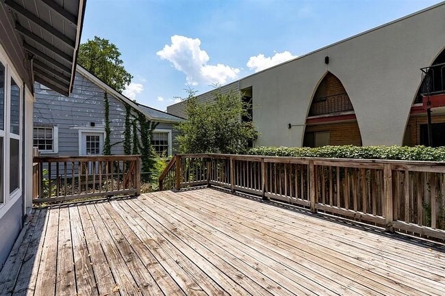 2802 Salado St