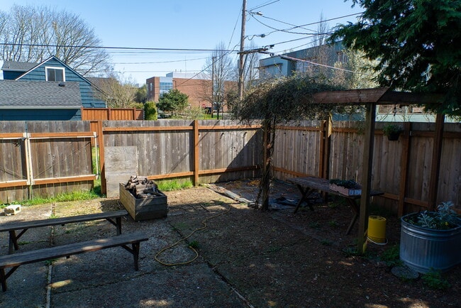 Photo - 2609 NE Liberty St