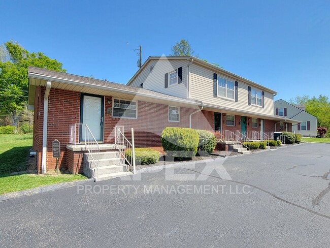 Building Photo - MOVE-IN SPECIAL, $1 RENT!! - Spacious Ground Floor 2 Bd - 1Ba Apartment in Fountain City -- END U... Unit #1