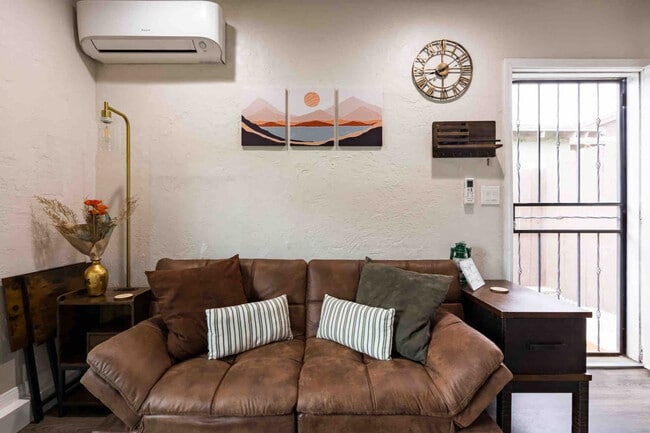 Building Photo - 910 S Lincoln Ave