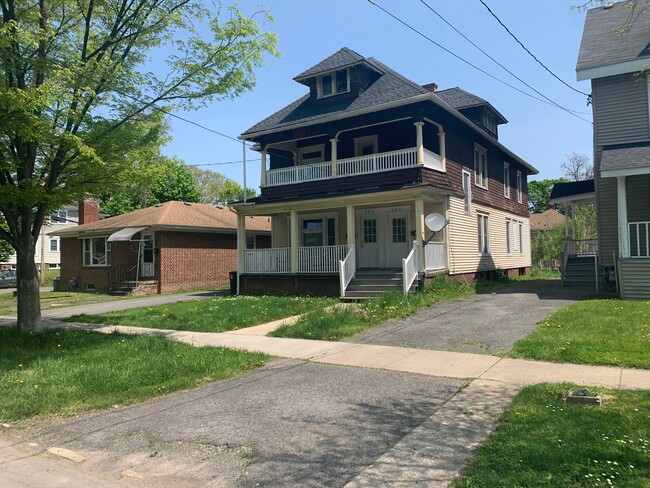 Building Photo - 205 Roosevelt Ave Unit 205 Roosevelt Ave