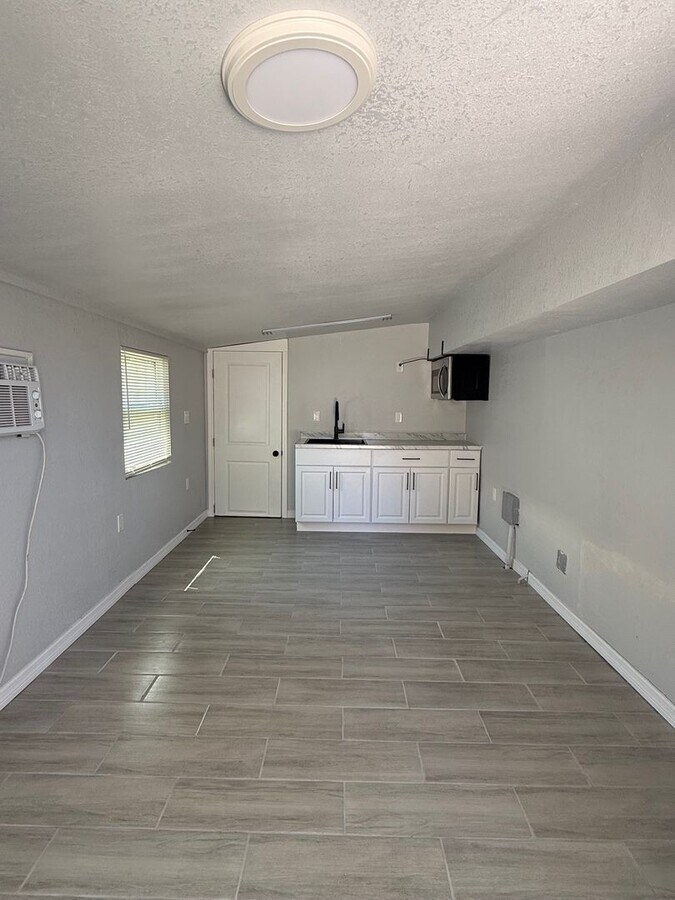 Photo - 3519 20th St W Unidad B