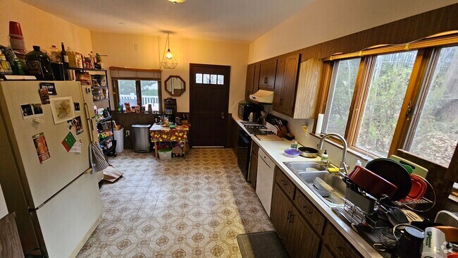 Building Photo - 1 Woodstock Ave Unit 4 Rental
