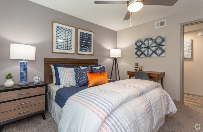 2BR, 1BA - 845 SF