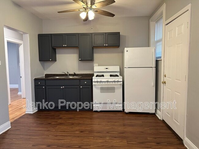 Building Photo - 5605 W Wabansia Ave Unit 2