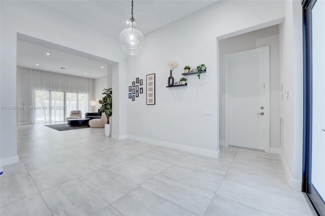 Photo - 5663 Brookfield Cir W